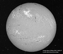 https://upload.wikimedia.org/wikipedia/commons/thumb/7/71/The_Sun_on_23_May_1967%2C_1840_UT.jpg/220px-The_Sun_on_23_May_1967%2C_1840_UT.jpg